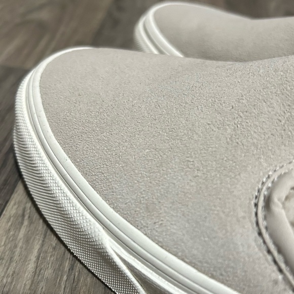 Vans with Fuzzy Lining - Picture 2 of 6